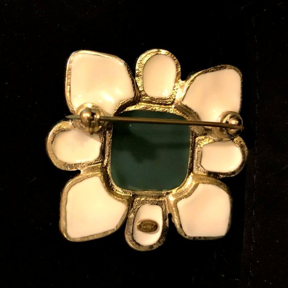 Chanel CC Gold Ivory and Green Gripoix Poured Glass Brooch - Picture 6 of 9